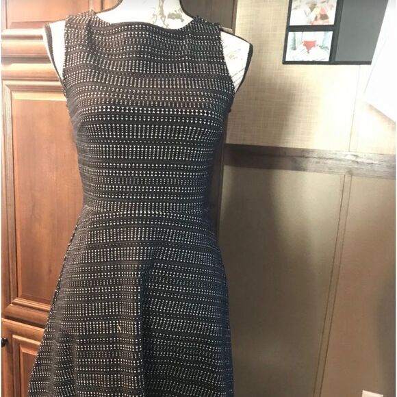 Banana Republic Fit and Flare Dress Black Sleeveless Size 0P - Picture 2 of 13